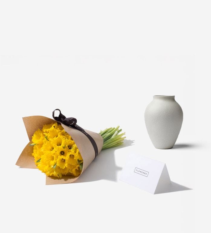 Daffodil Vase Set - 50 Buttery Blonde Daffodils with a Small Mayfair Blanc