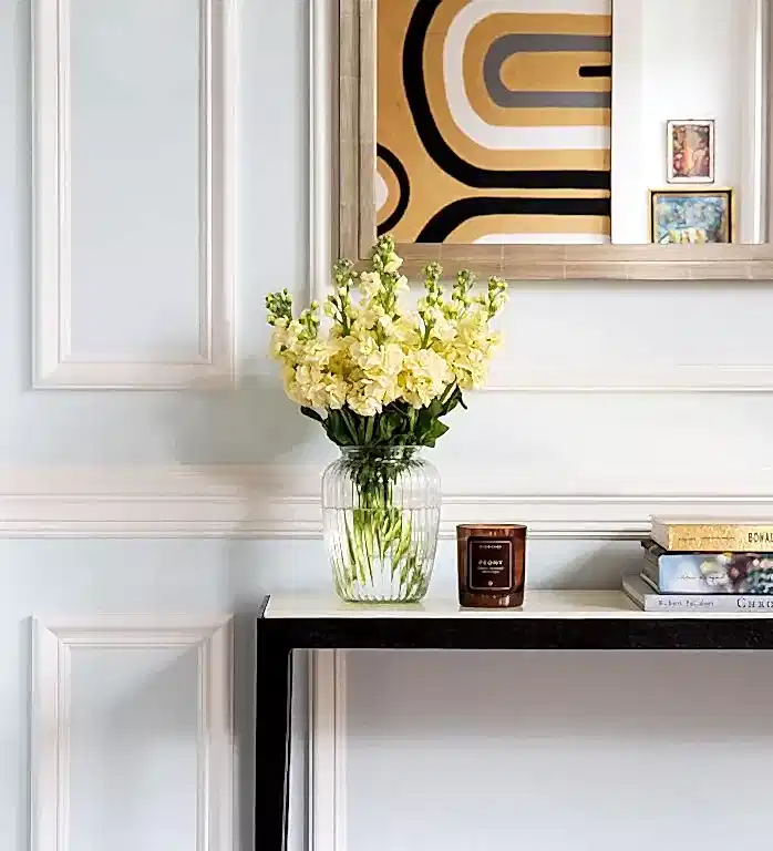 10 Stems on a Medium Curve Windsor Vase