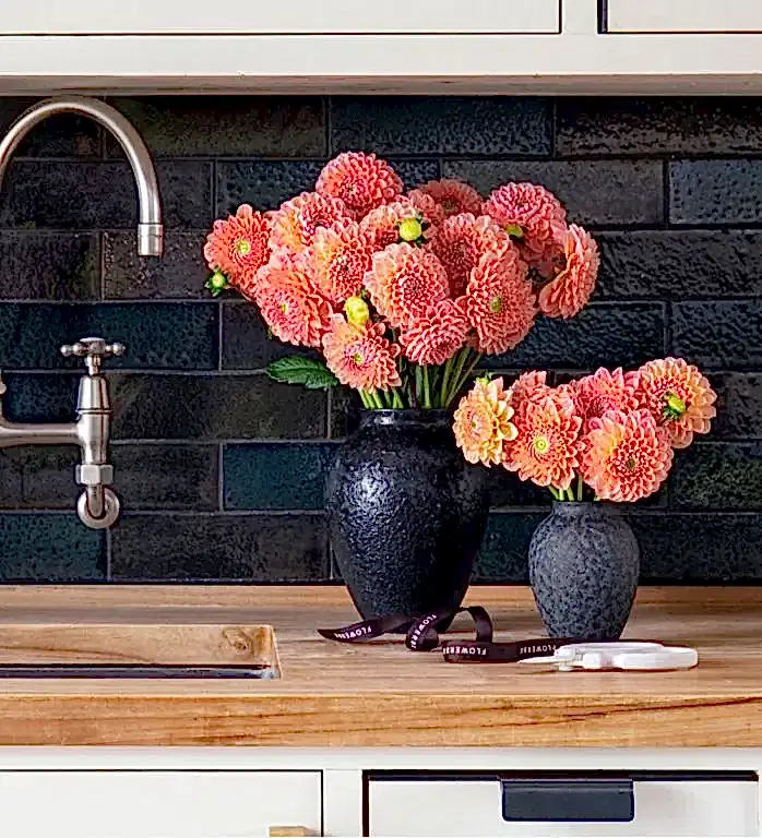 Petit Mayfair Onyx Vase with Dahlias